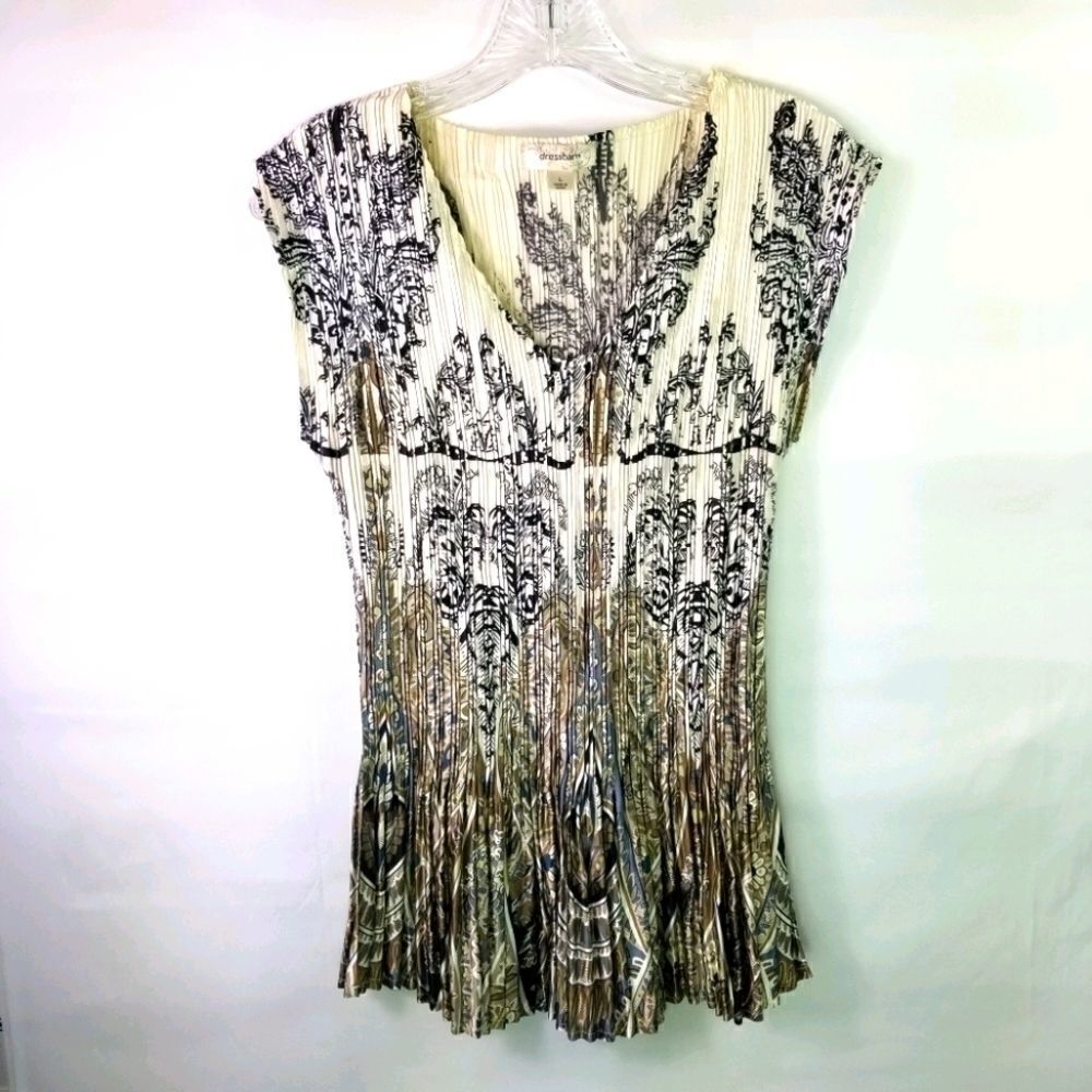 Dressbarn V-Neck Shirt Sleeve Pleated Top